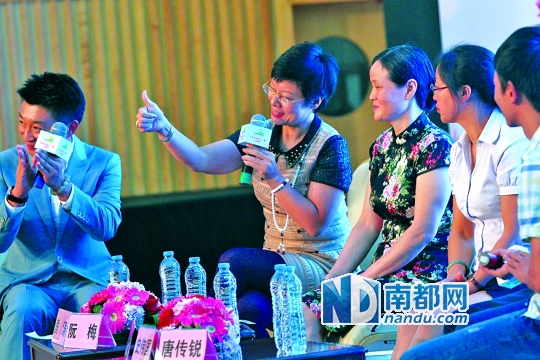 <p>&nbsp;&nbsp;&nbsp;&nbsp;昨日，在全国首届留守儿童峰会的互动沙龙环节上，台上嘉宾就聚焦留守儿童心理援助问题进行发言。</p>